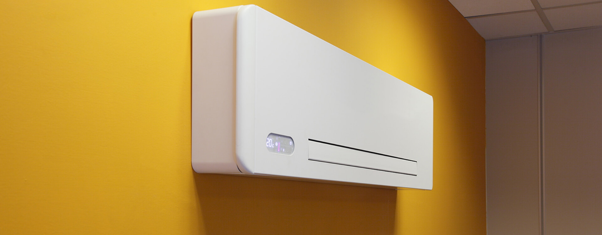 imagem de ventiloconvector estilo mural para o aquecimento e refrescamento ambiente